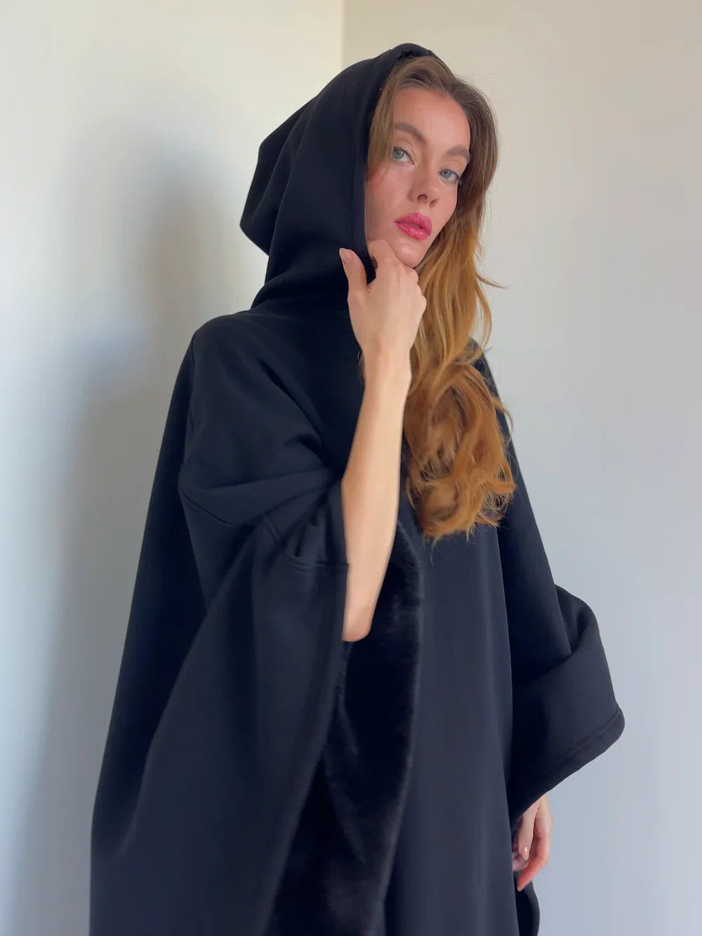 Oversized Winterponcho met Capuchon – Warm & Comfortabel Ontwerp