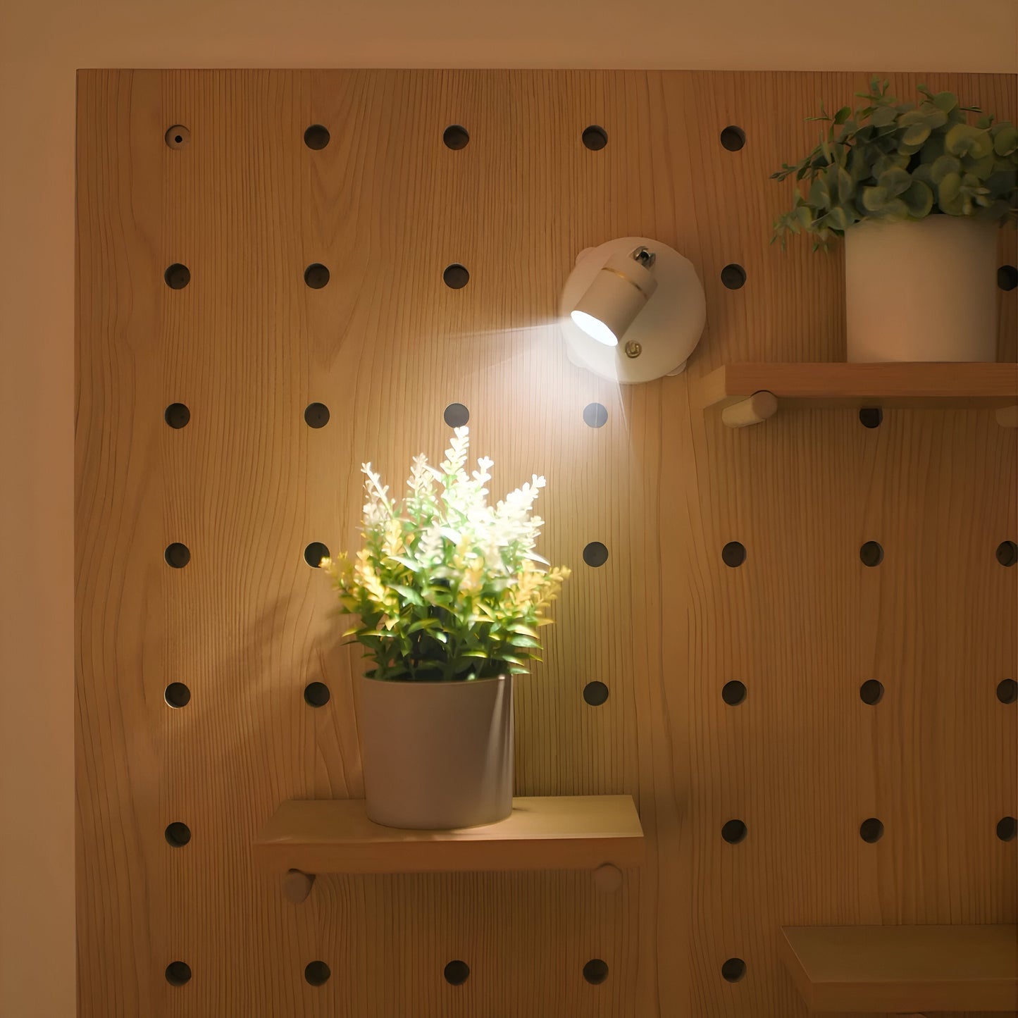 Sfeervolle plantspotlamp – Decoratieve accentverlichting voor binnen