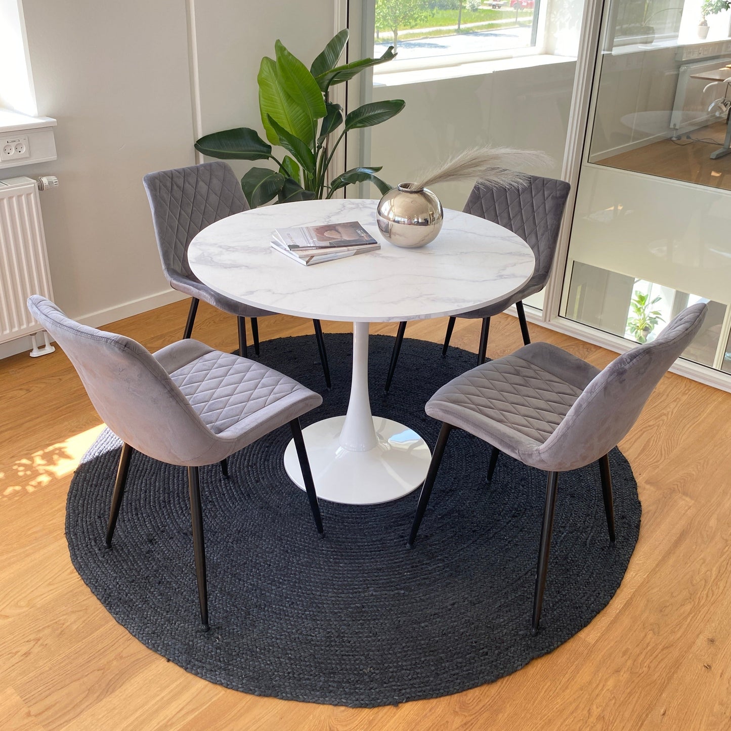 Zander - Ronde witte marmer-look eettafel met trompetvoet - Ø100 cm