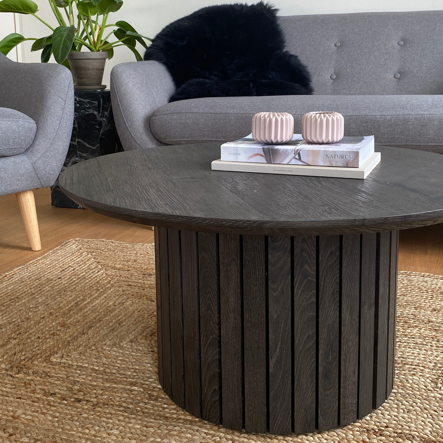 Milas ronde lamellen salontafel - Ø80 cm - Gerookt eiken met kolompoot