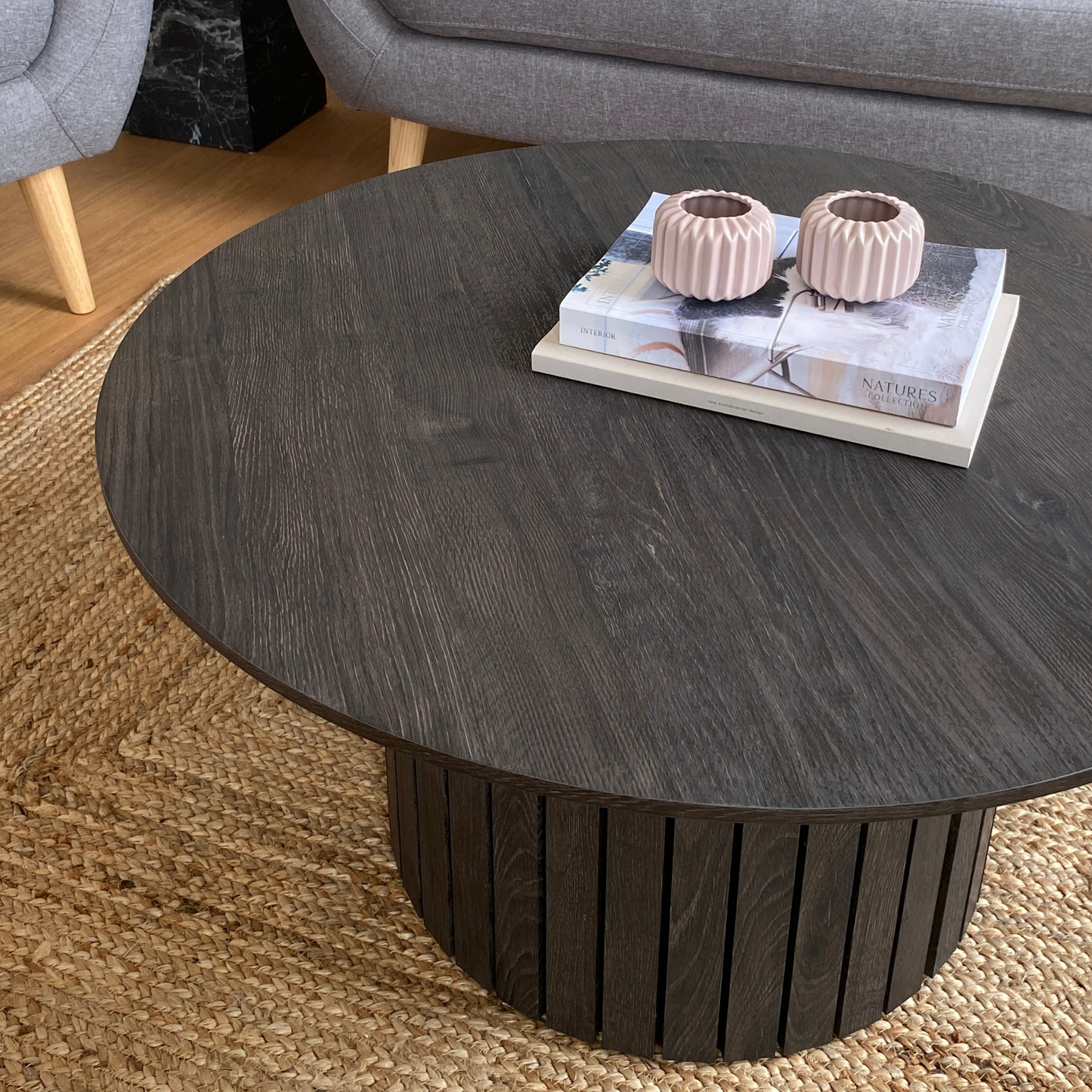 Milas ronde lamellen salontafel - Ø80 cm - Gerookt eiken met kolompoot