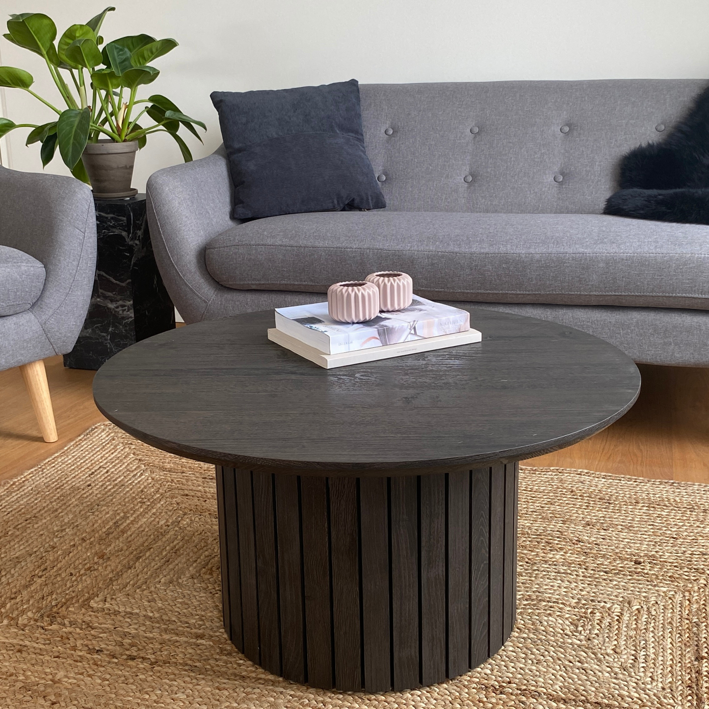 Milas ronde lamellen salontafel - Ø80 cm - Gerookt eiken met kolompoot